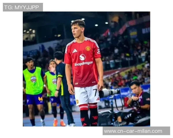 太阳报:小将谢伊·莱西随曼联一线队练习,备战对阵埃弗顿的竞赛 太阳报:小将谢伊·莱西随曼联一线队练习,备战对阵埃弗顿的竞赛